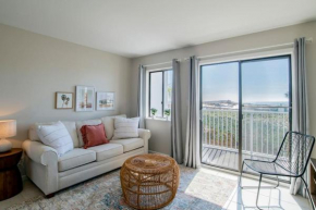 Beachfront Stylish Condo - Stunning Views!